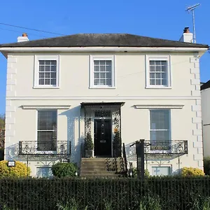 https://the-battledown-bed-and-breakfast.tophotelsbath.com